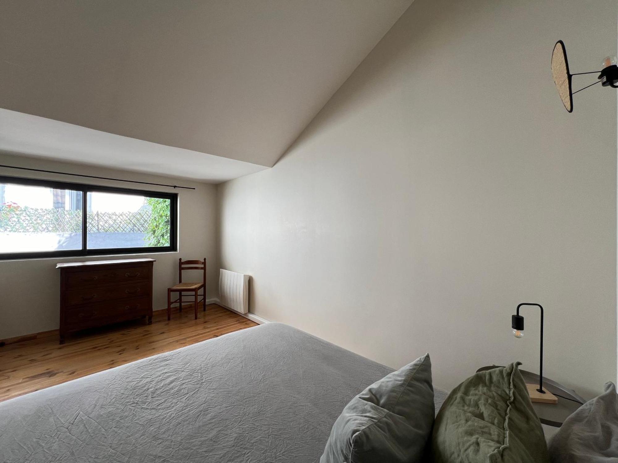 L'atrium - Centre - Grand Duplex Avec Patio & Garage Apartment